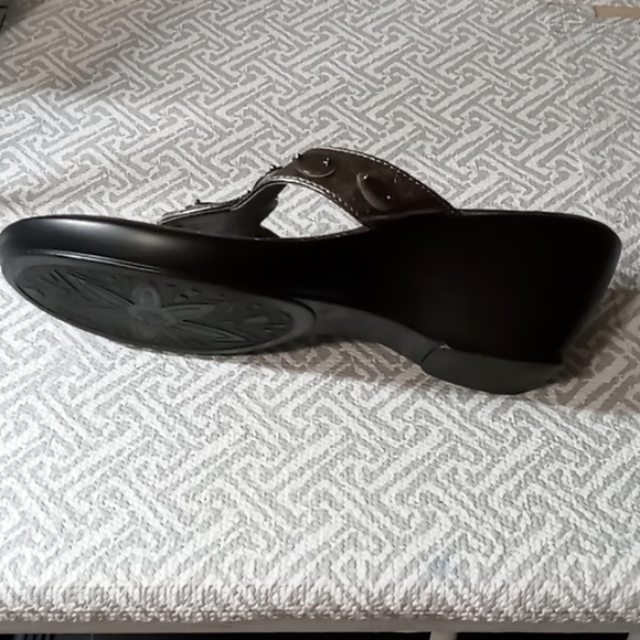 Coconuts flip flop sander pewter 8 medium silver 3"heel floral design on strap - Picture 6 of 9